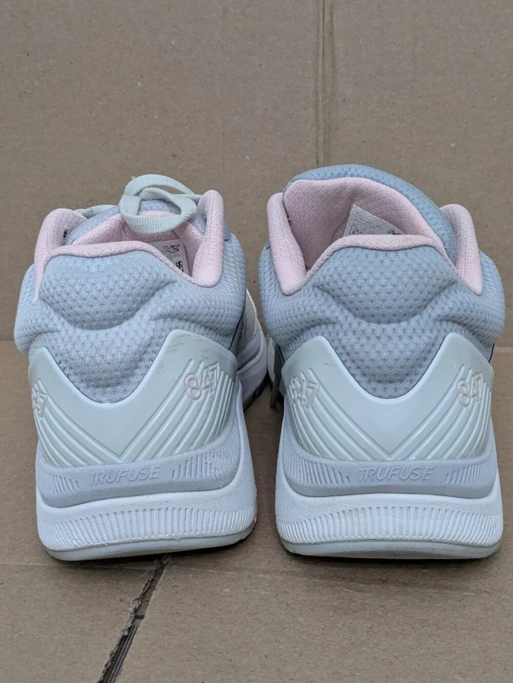 New Balance 847 v4 Walking Shoes Sneakers Women's Size 10.5 Gray Pink Comfort .